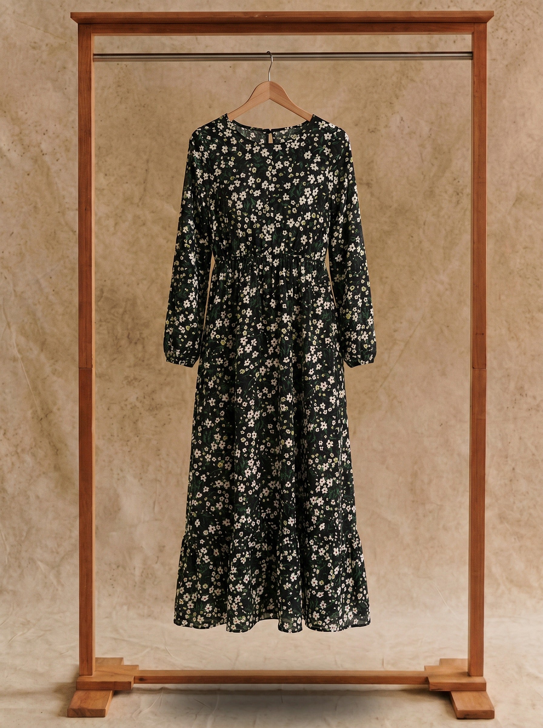 Clara Flounce Hem Maxi Dress in Scattered Daisies