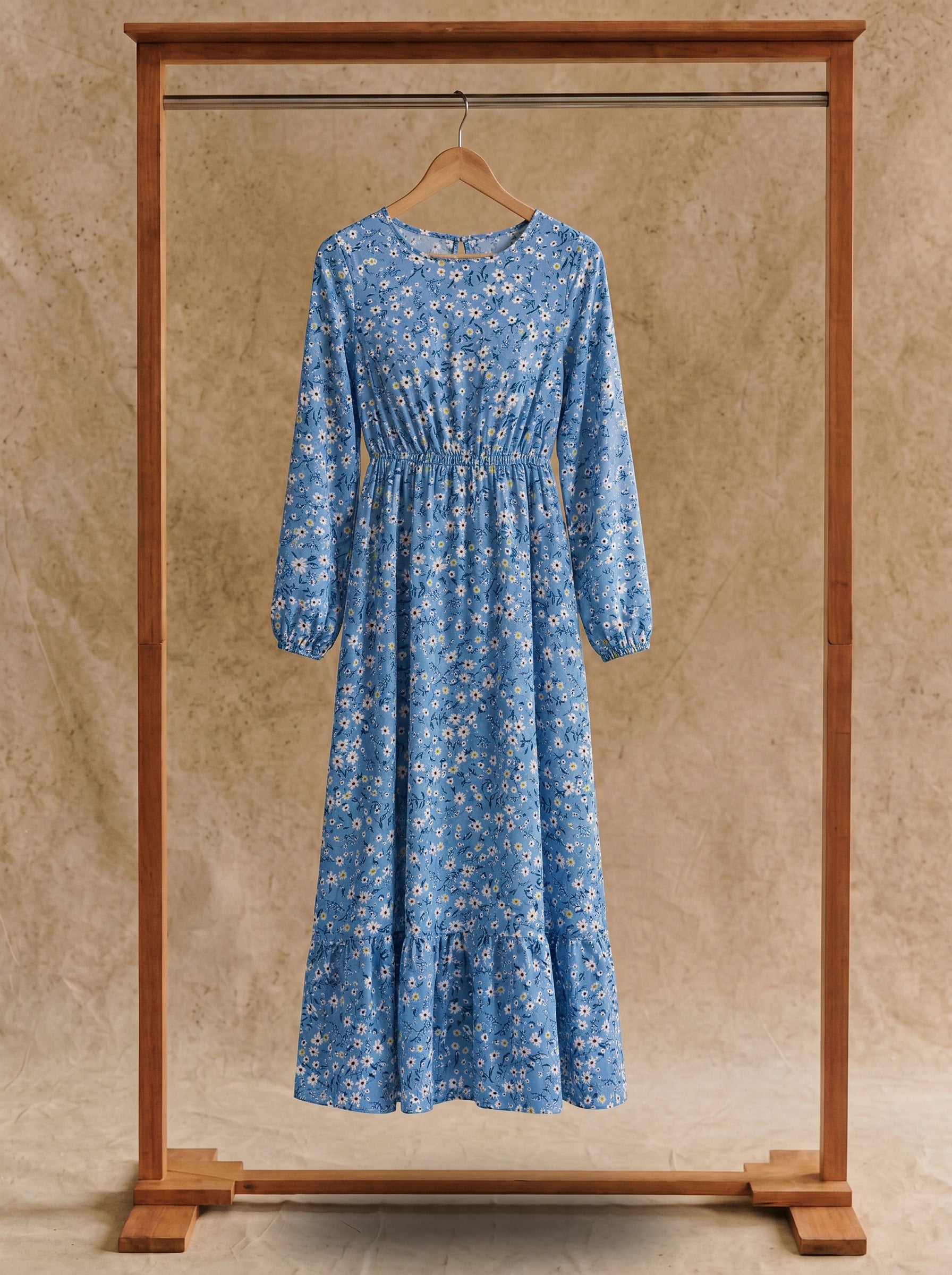 Clara Flounce Hem Maxi Dress in Scattered Daisies